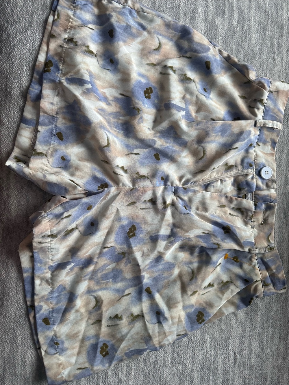 Women’s Floral-Print Relaxed Shorts in Light Blue and Cream